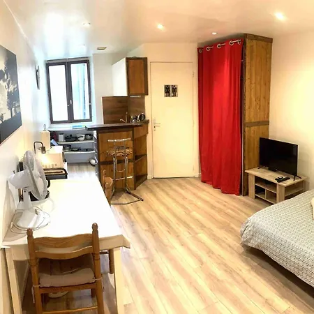 Makati Apartment Chambery
